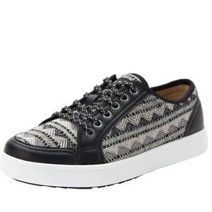 traq by alegria sneaq size 38